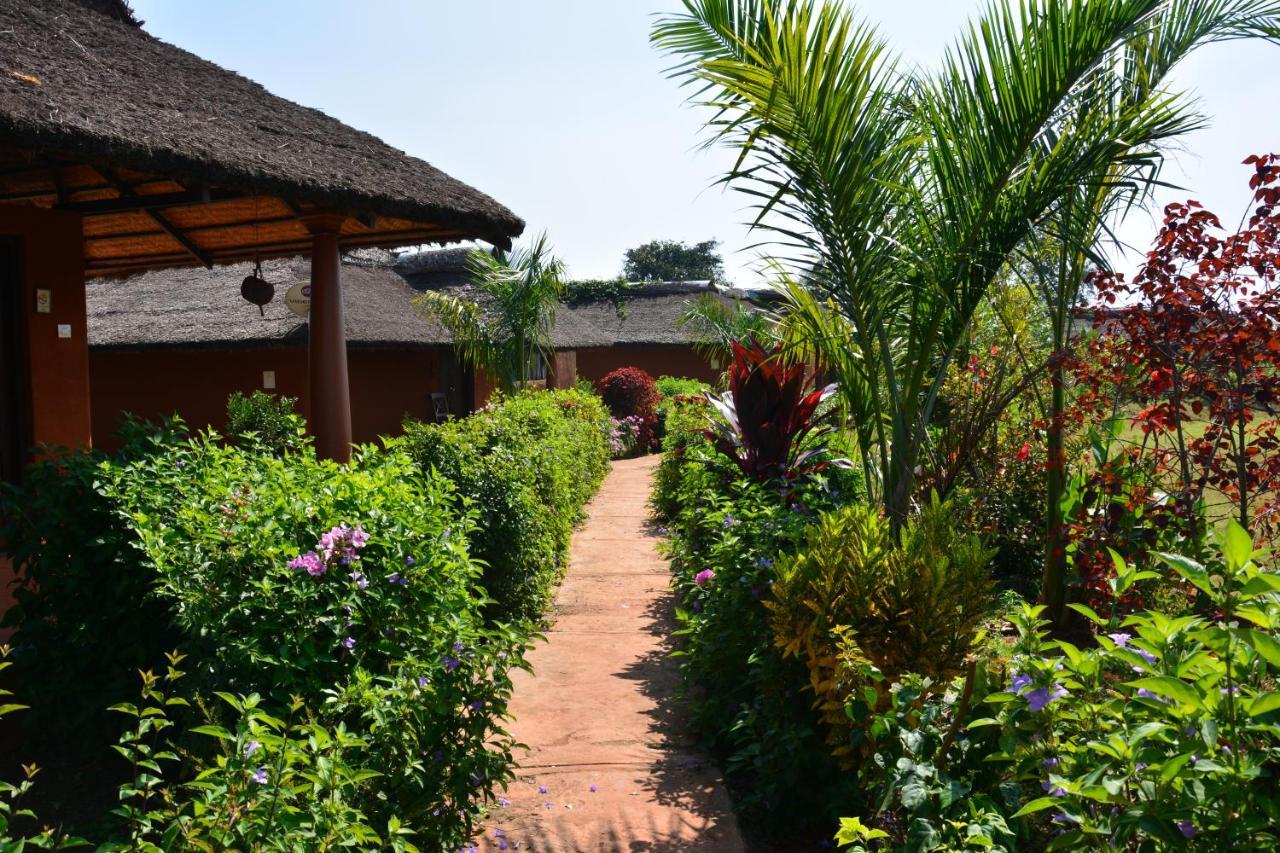 Red Earth Kabini Hotell Begūr Exteriör bild