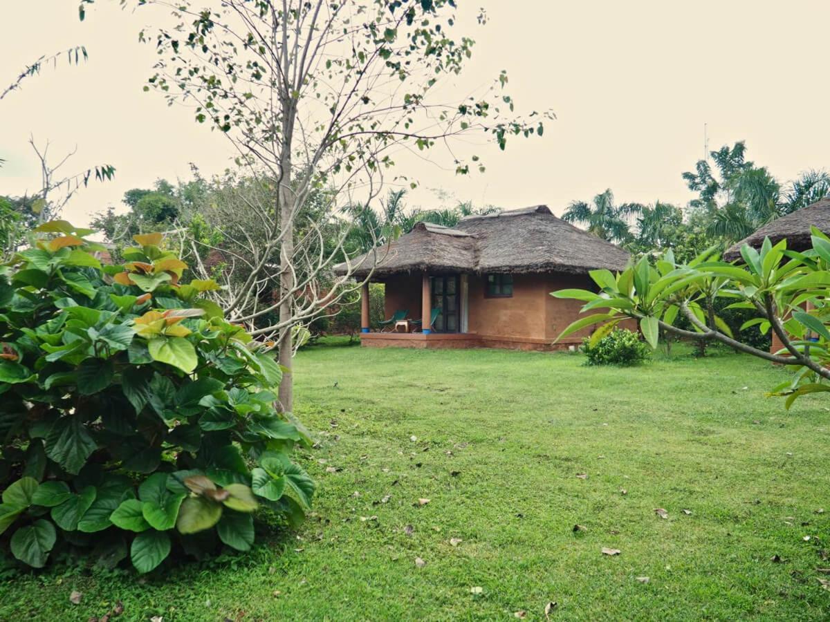 Red Earth Kabini Hotell Begūr Exteriör bild